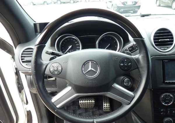 Mercedes-Benz GL cena 129900 przebieg: 66900, rok produkcji 2012 z Piaseczno małe 742